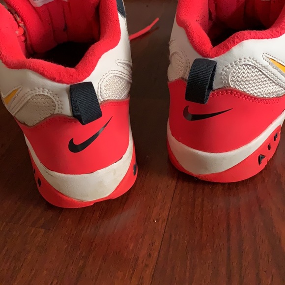 Nike size 6.5 shoes - Picture 3 of 4